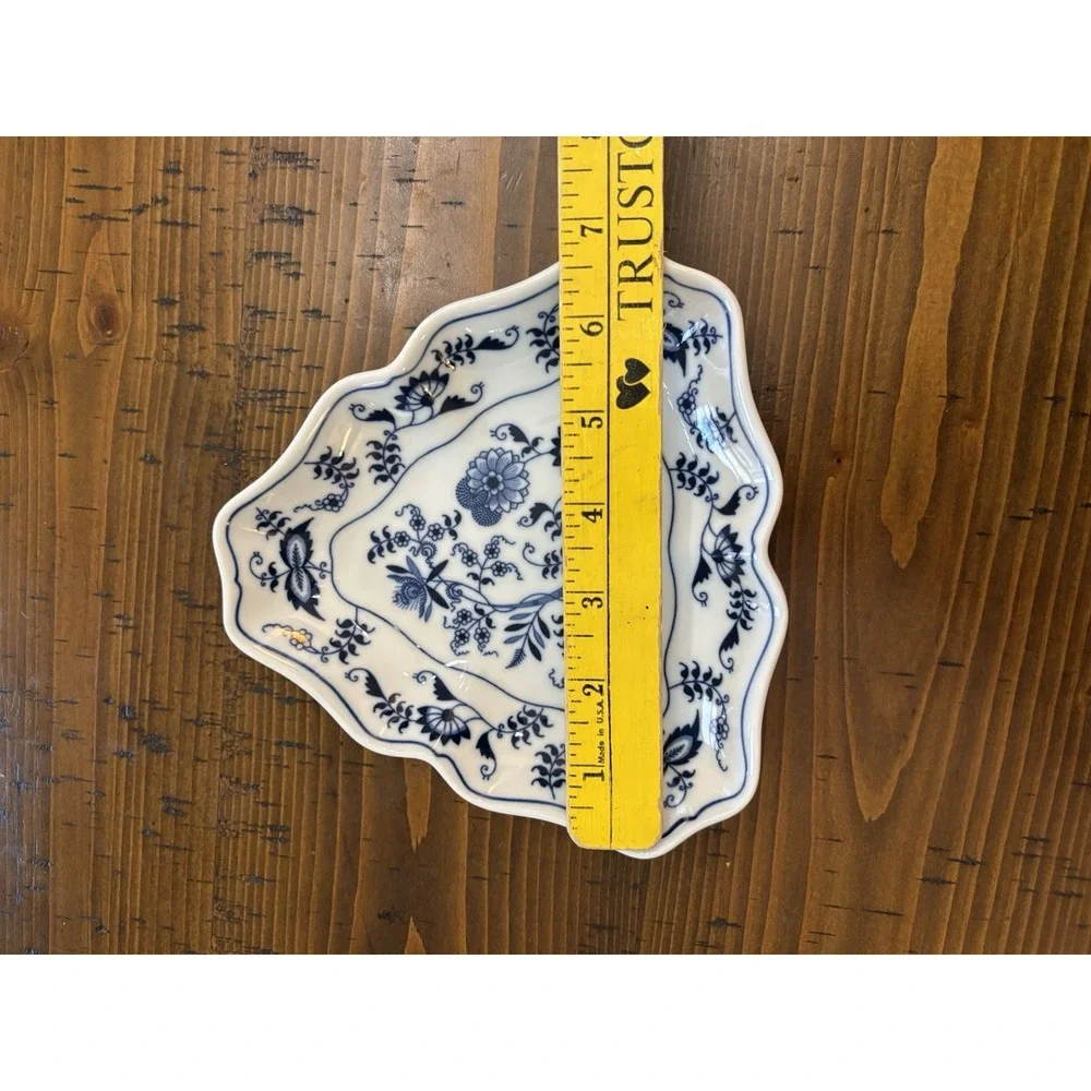 Blue Danube Japan Triangular Serving Dish Blue Onion Floral Grandmillennial 6.5
